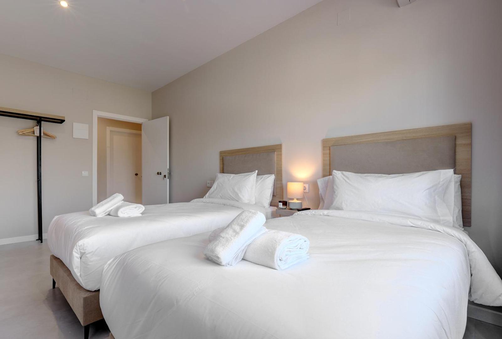Twin Room,1664009591:JPEG